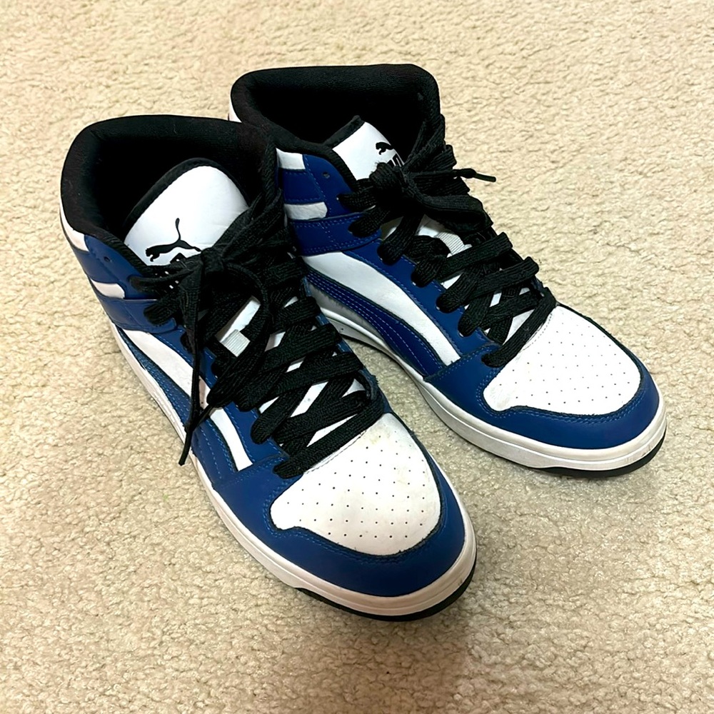 Blue high top men’s gym shoes